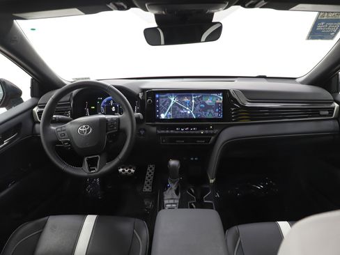 Used 2025 Toyota Camry SE w/ Multimedia Upgrade Package image 14