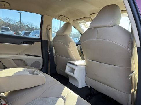 Used 2019 Toyota Camry LE image 14