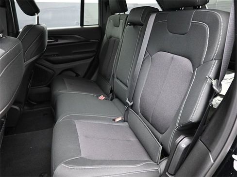 New 2025 Jeep Grand Cherokee Laredo X w/ Luxury Tech Group I image 16