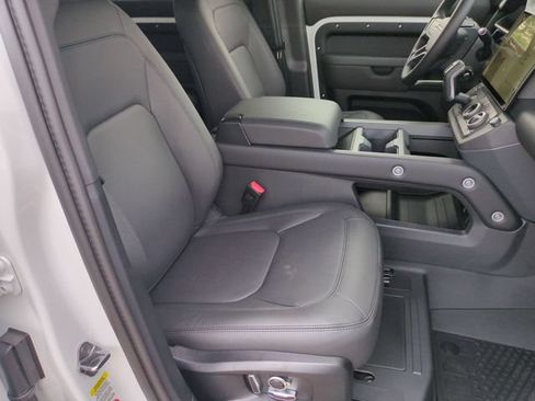 New 2026 Land Rover Defender 130 X-Dynamic SE AWD/4WD image 18