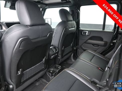 Used 2025 Jeep Gladiator Sport w/ Premium Package AWD/4WD image 30