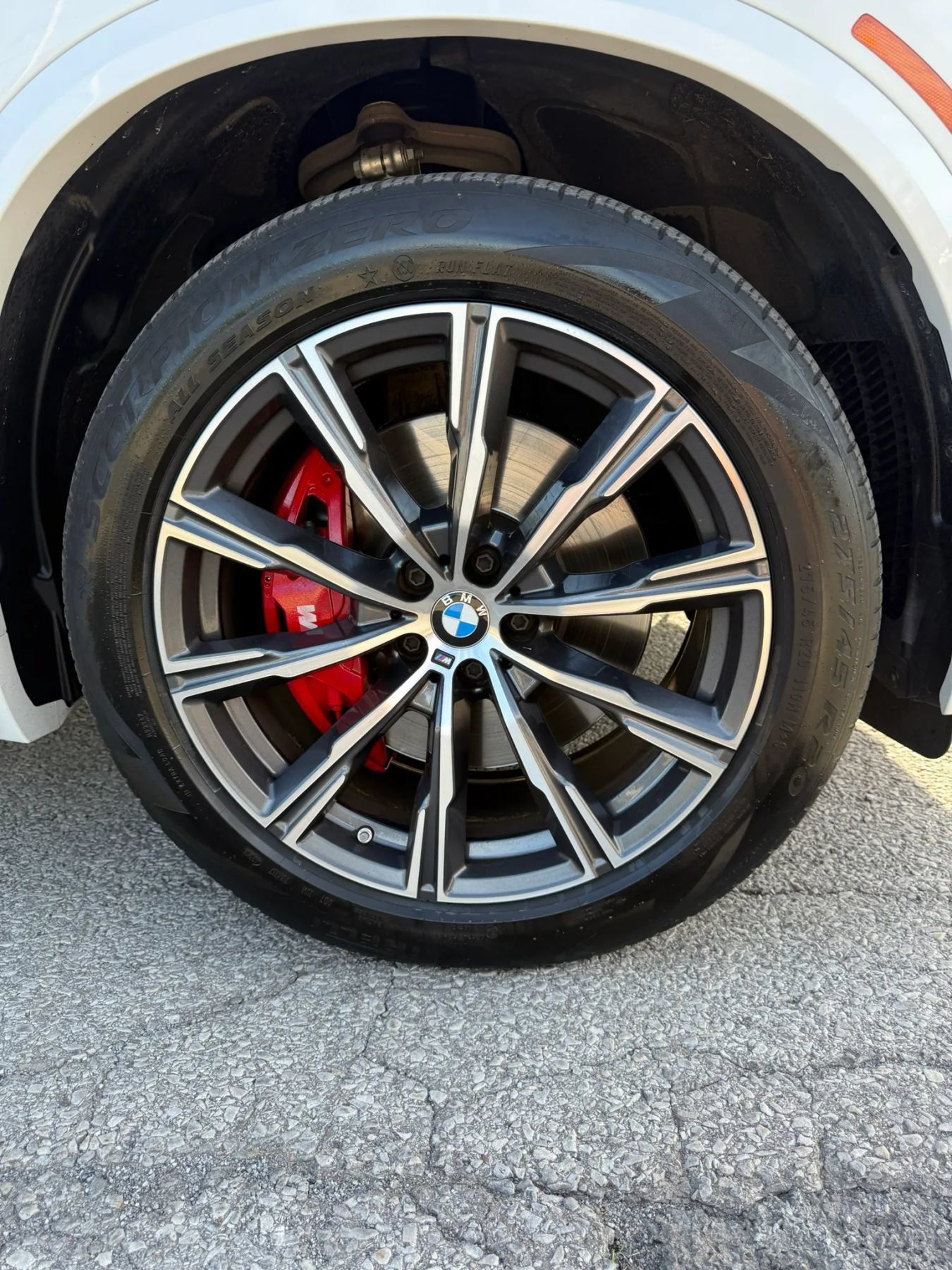 Used 2024 BMW X5 xDrive40i w/ M Sport Package AWD/4WD image 26