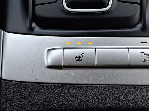 Used 2024 Kia Carnival LX image 24