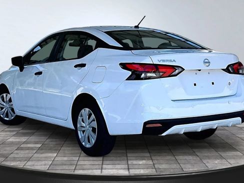 Used 2025 Nissan Versa S FWD image 4