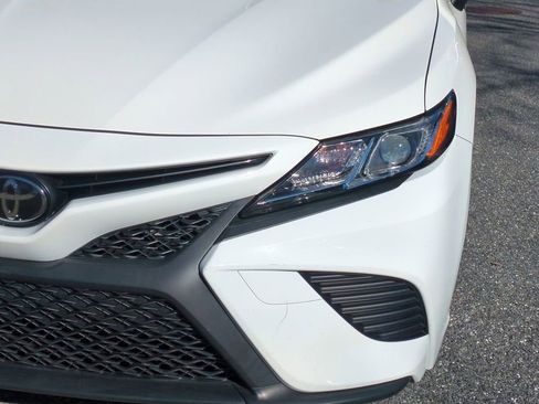 Certified 2019 Toyota Camry SE image 10