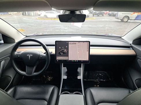 Used 2018 Tesla Model 3 Mid Range image 18