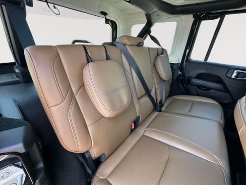 Used 2023 Jeep Wrangler Unlimited Rubicon 4xe w/ Cold Weather Group AWD/4WD image 24