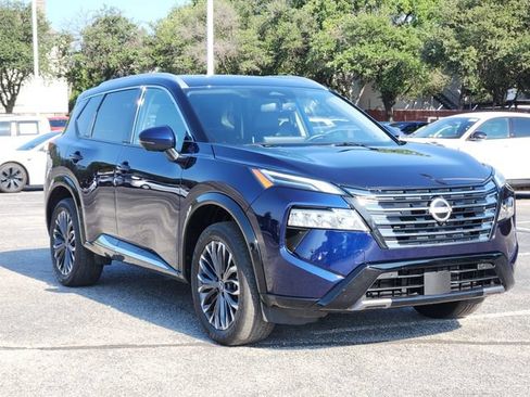 Used 2025 Nissan Rogue Platinum AWD/4WD image 2