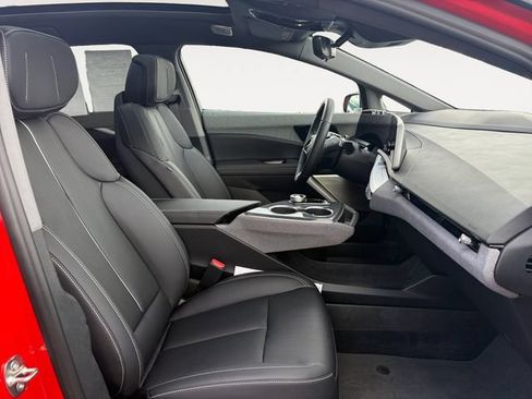 Certified 2026 Cadillac Optiq Sport 2 w/ LPO, Floor Liner Package AWD/4WD image 15