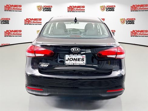 Used 2018 Kia Forte LX image 12