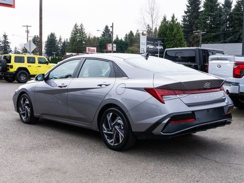 Used 2024 Hyundai Elantra Limited FWD image 4