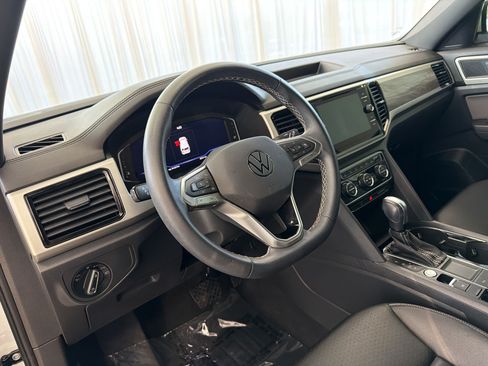 Used 2023 Volkswagen Atlas Cross Sport SE FWD image 4
