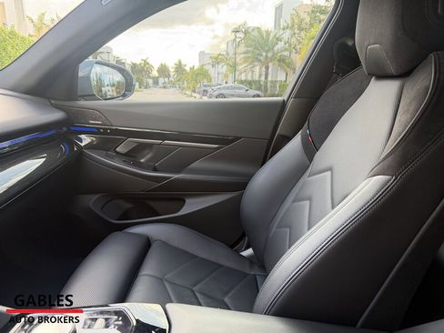 Used 2025 BMW 530i xDrive image 17