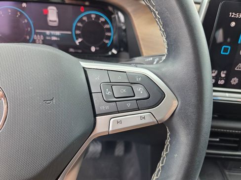 Used 2024 Volkswagen Atlas SE FWD image 30