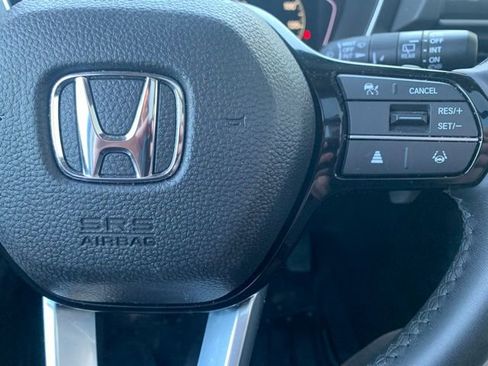 Used 2025 Honda Pilot Touring image 13