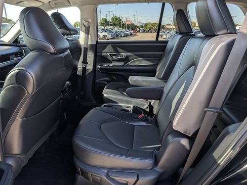 Used 2025 Toyota Grand Highlander AWD image 27