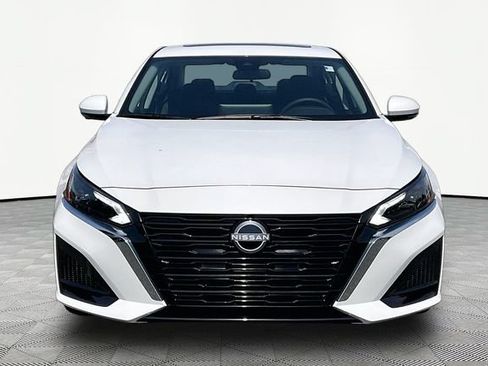 Used 2025 Nissan Altima 2.5 SL FWD image 2
