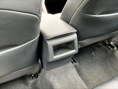Used 2024 Toyota Camry SE FWD image 11