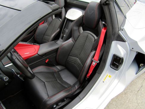 Used 2021 Chevrolet Corvette Stingray Premium Conv w/ Z51 Performance Package image 9