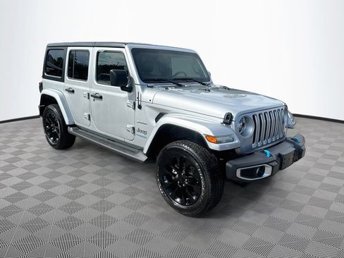 Used 2022 Jeep Wrangler Unlimited Sahara w/ Cold Weather Group AWD/4WD image 4