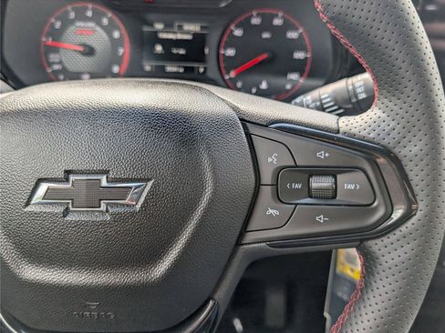Used 2025 Chevrolet Trax RS w/ Sunroof Package FWD image 23