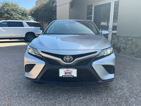 Used 2019 Toyota Camry SE FWD image 4