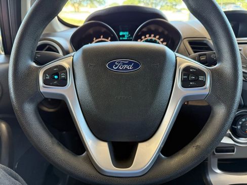 Used 2017 Ford Fiesta SE image 12
