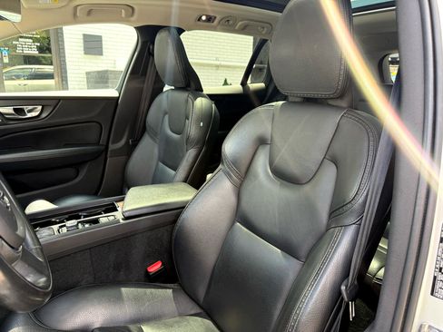 Used 2020 Volvo V60 T5 Cross Country image 19