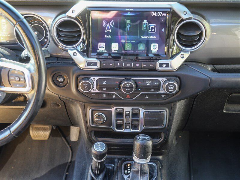 Used 2019 Jeep Wrangler Unlimited Sahara AWD/4WD image 24