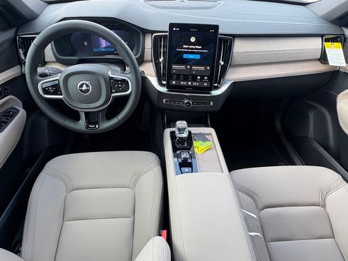 New 2026 Volvo XC90 B6 Plus w/ Protection Package Premier image 11