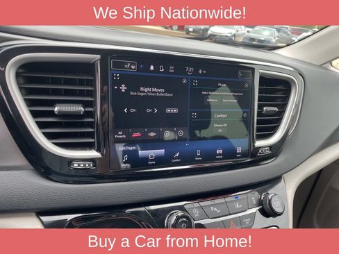 Used 2024 Chrysler Pacifica Touring-L FWD image 27