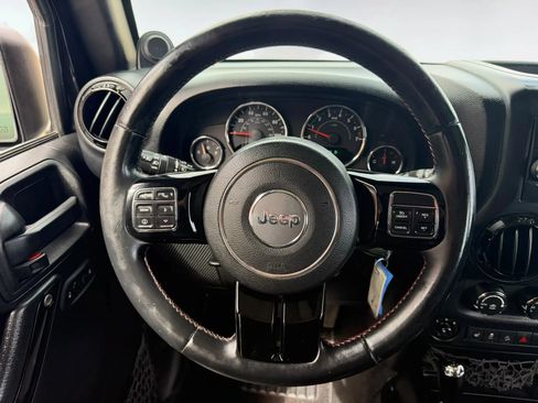 Used 2012 Jeep Wrangler Unlimited Sahara AWD/4WD image 11