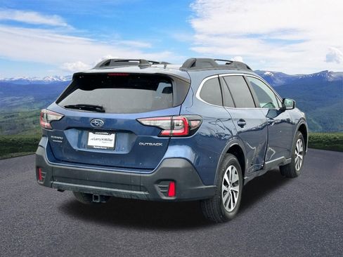 Used 2020 Subaru Outback Premium image 5