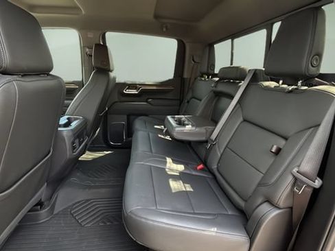 Used 2024 Chevrolet Silverado 1500 LT Trail Boss w/ Convenience Package II AWD/4WD image 18