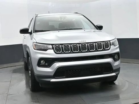 Used 2025 Jeep Compass Limited image 3