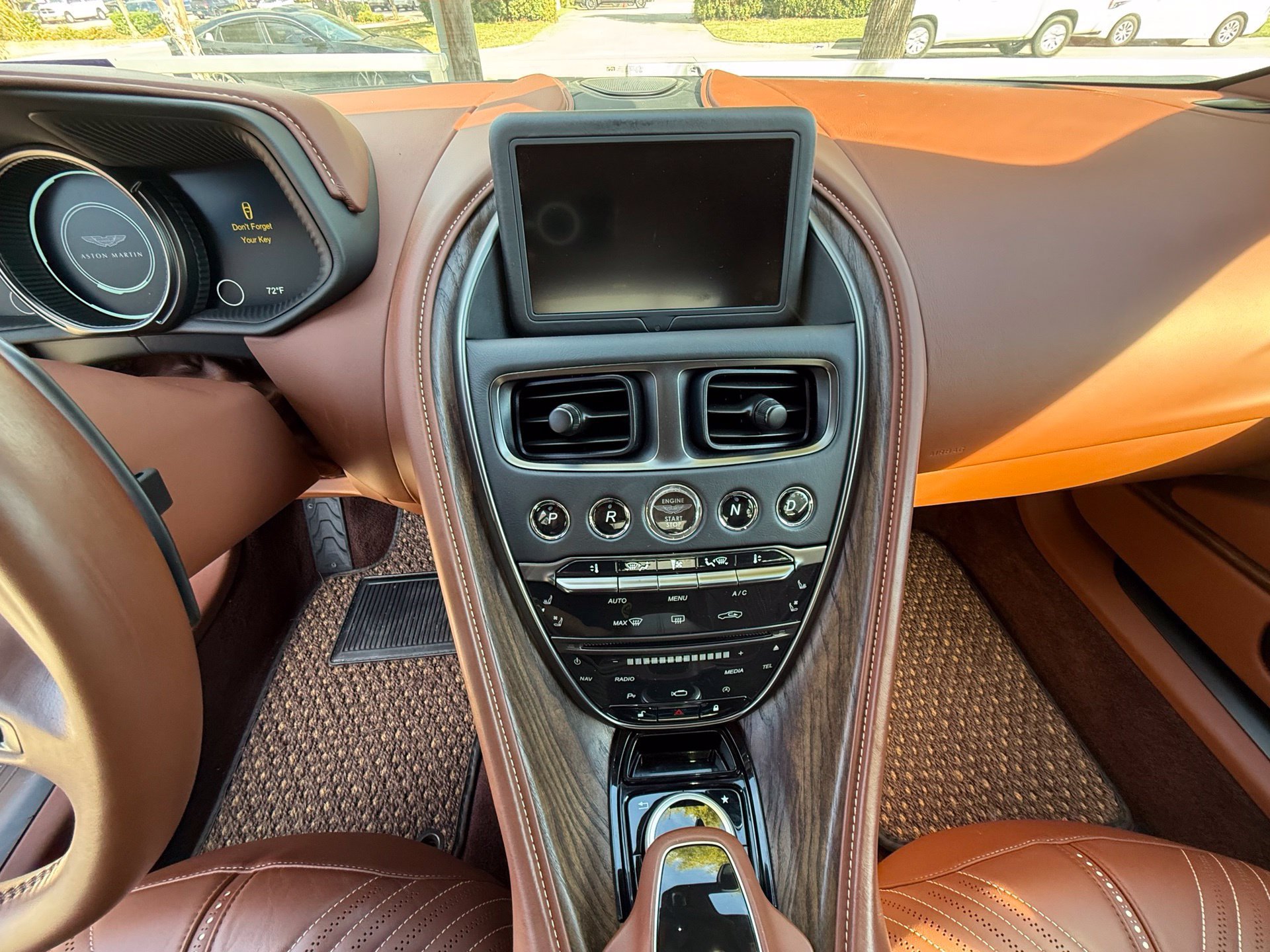 Used 2018 Aston Martin DB11 V12 RWD image 17