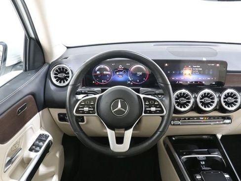 Used 2022 Mercedes-Benz GLB 250 4MATIC image 10