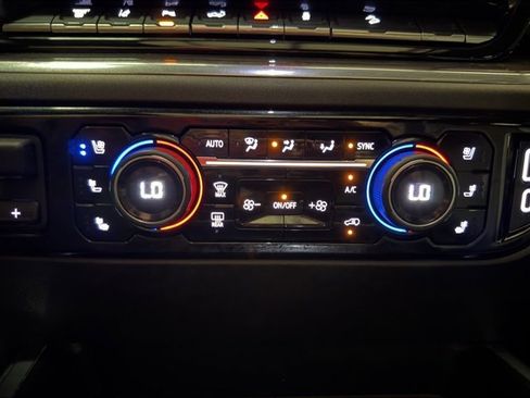 Used 2024 Chevrolet Silverado 2500 LTZ w/ LTZ Convenience Package image 20