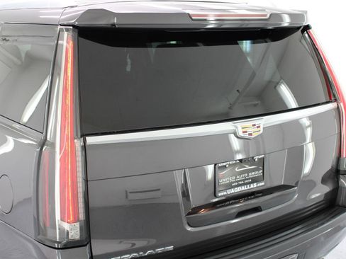Used 2018 Cadillac Escalade Premium Luxury RWD image 20
