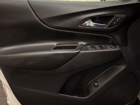 Used 2020 Chevrolet Equinox LT image 9