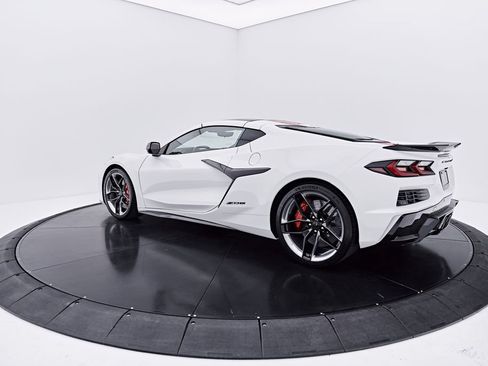 Used 2025 Chevrolet Corvette Z06 RWD image 19