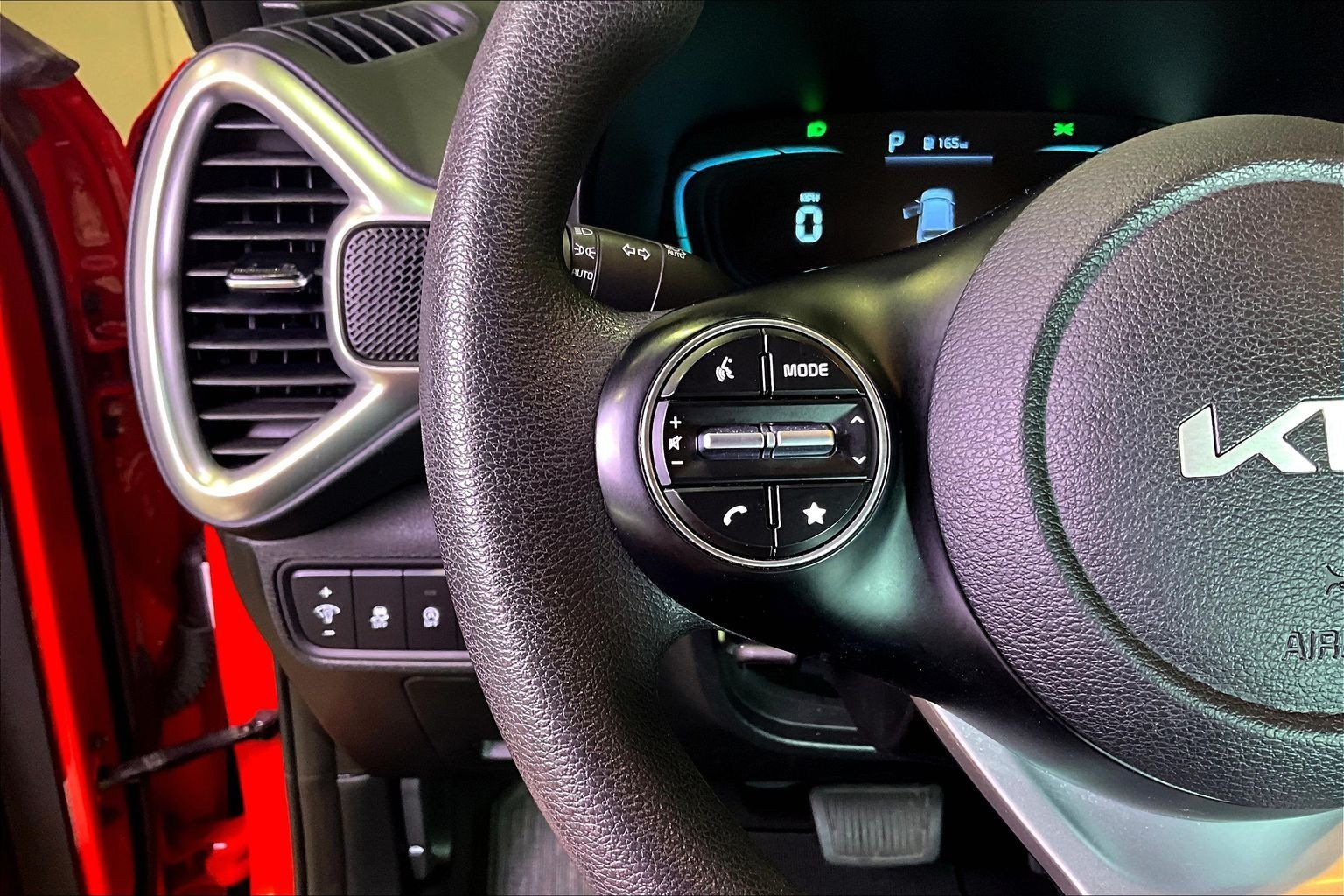 Used 2025 Kia Soul LX w/ LX Technology Package FWD image 12