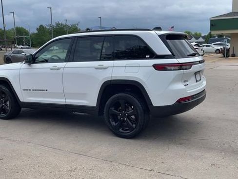 Used 2024 Jeep Grand Cherokee Limited w/ Black Appearance Package AWD/4WD image 6