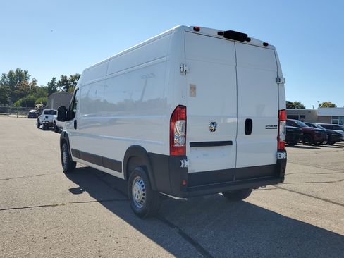 Used 2025 RAM ProMaster 2500 w/ Convenience Group image 3
