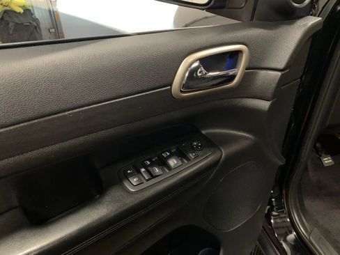 Used 2017 Jeep Grand Cherokee Laredo w/ Quick Order Package 23E image 28