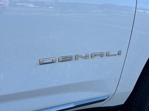 Used 2026 GMC Yukon XL Denali w/ Sun & Power Step Package AWD/4WD image 11