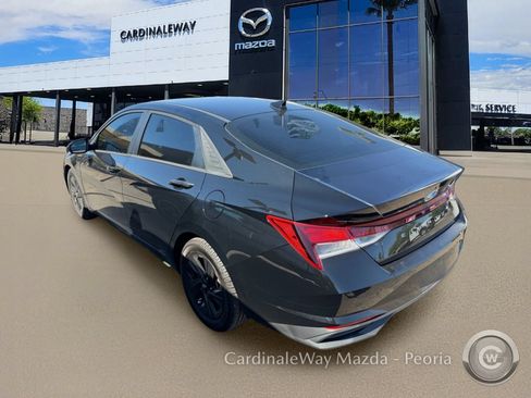 Used 2021 Hyundai Elantra SEL FWD image 2