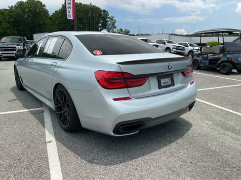 Used 2018 BMW 740i w/ M Sport Package RWD image 7