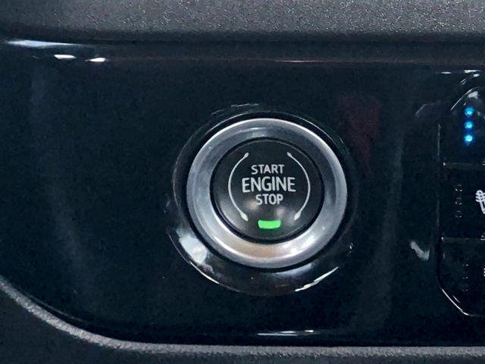 Used 2023 GMC Sierra 1500 SLT AWD/4WD image 17