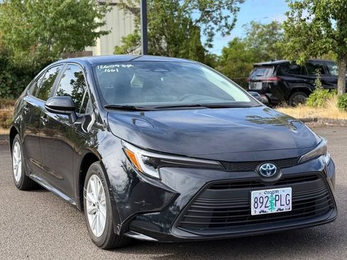 Used 2023 Toyota Corolla LE w/ LE Convenience Package FWD image 7